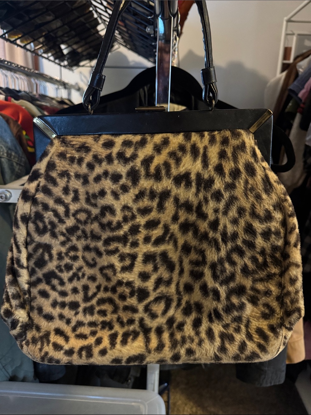Vintage handbag faux fur cheetah leopard print. Top handle and clasp closure - Picture 6 of 6
